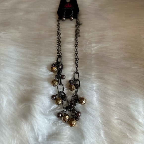paparazzi Jewelry - 🩷5/$10 Paparazzi Gold and Black Necklace with Intricate Design